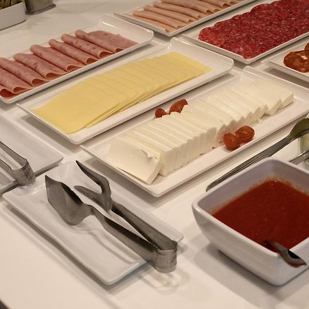 Travelodge Madrid Metropolitano Екстериор снимка