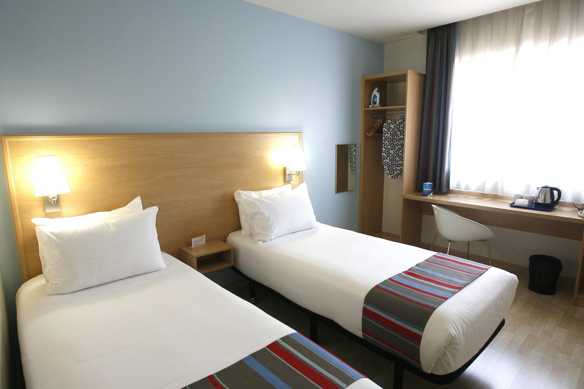 Travelodge Madrid Metropolitano Екстериор снимка