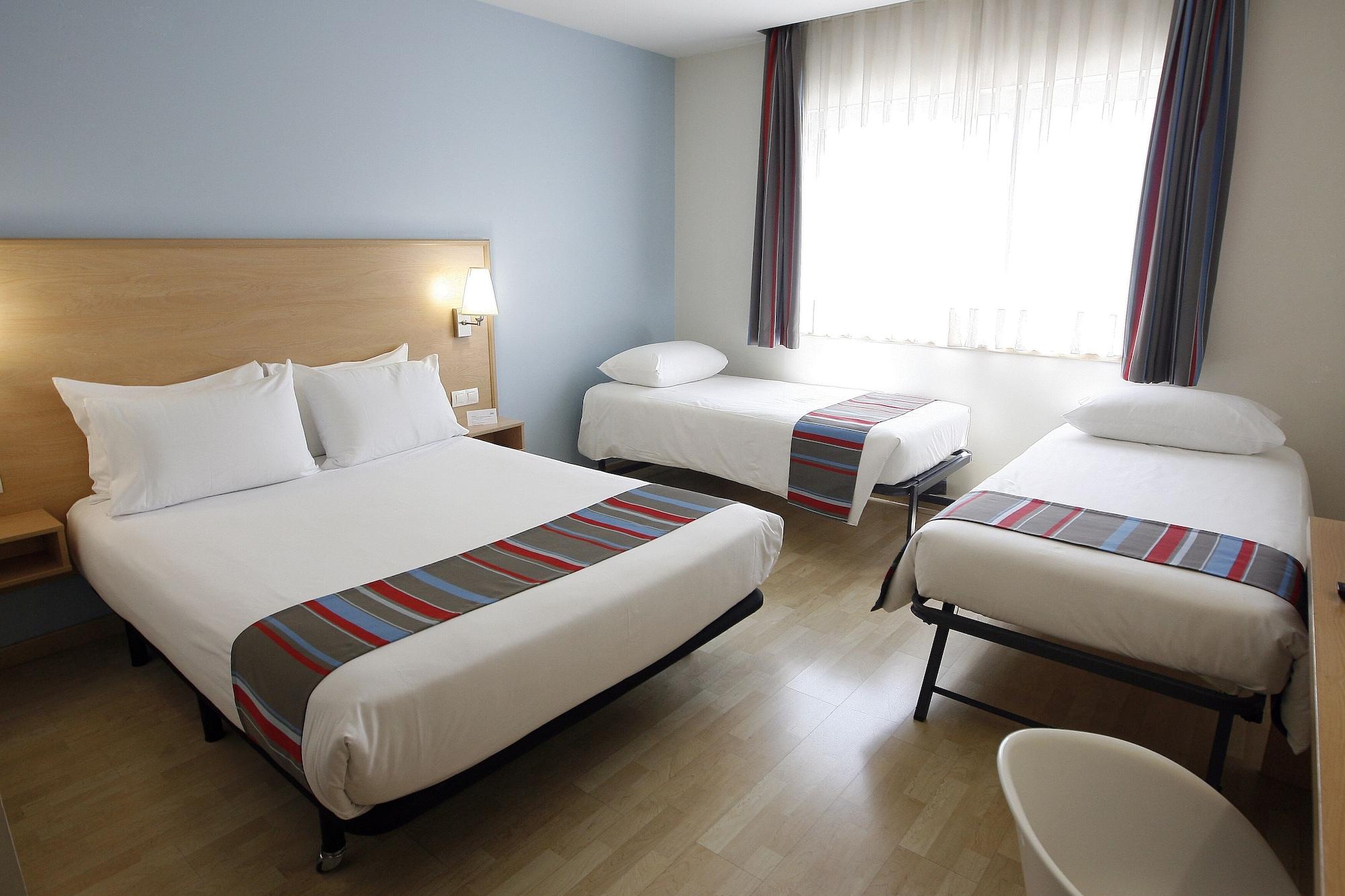 Travelodge Madrid Metropolitano Екстериор снимка