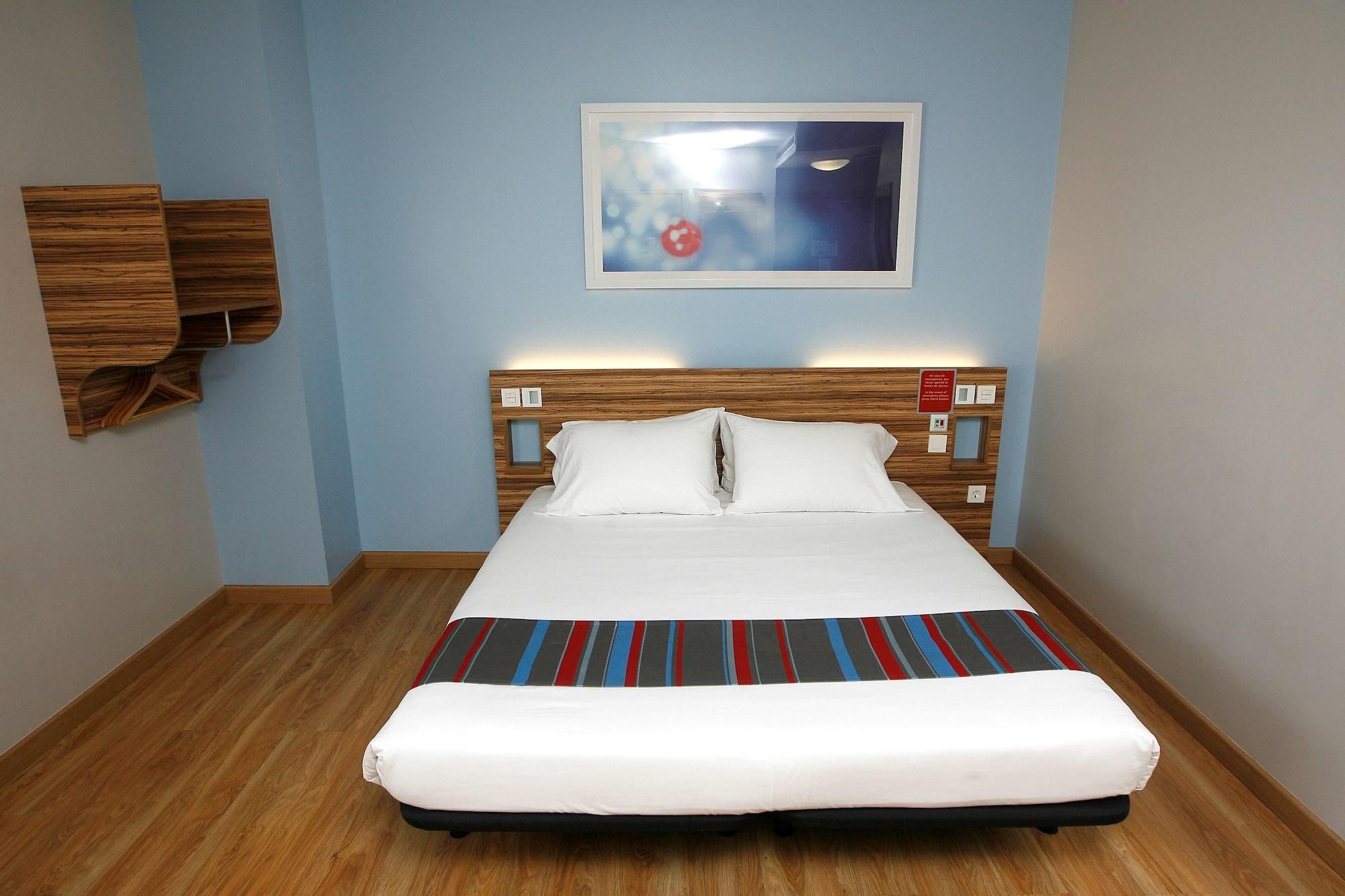 Travelodge Madrid Metropolitano Екстериор снимка