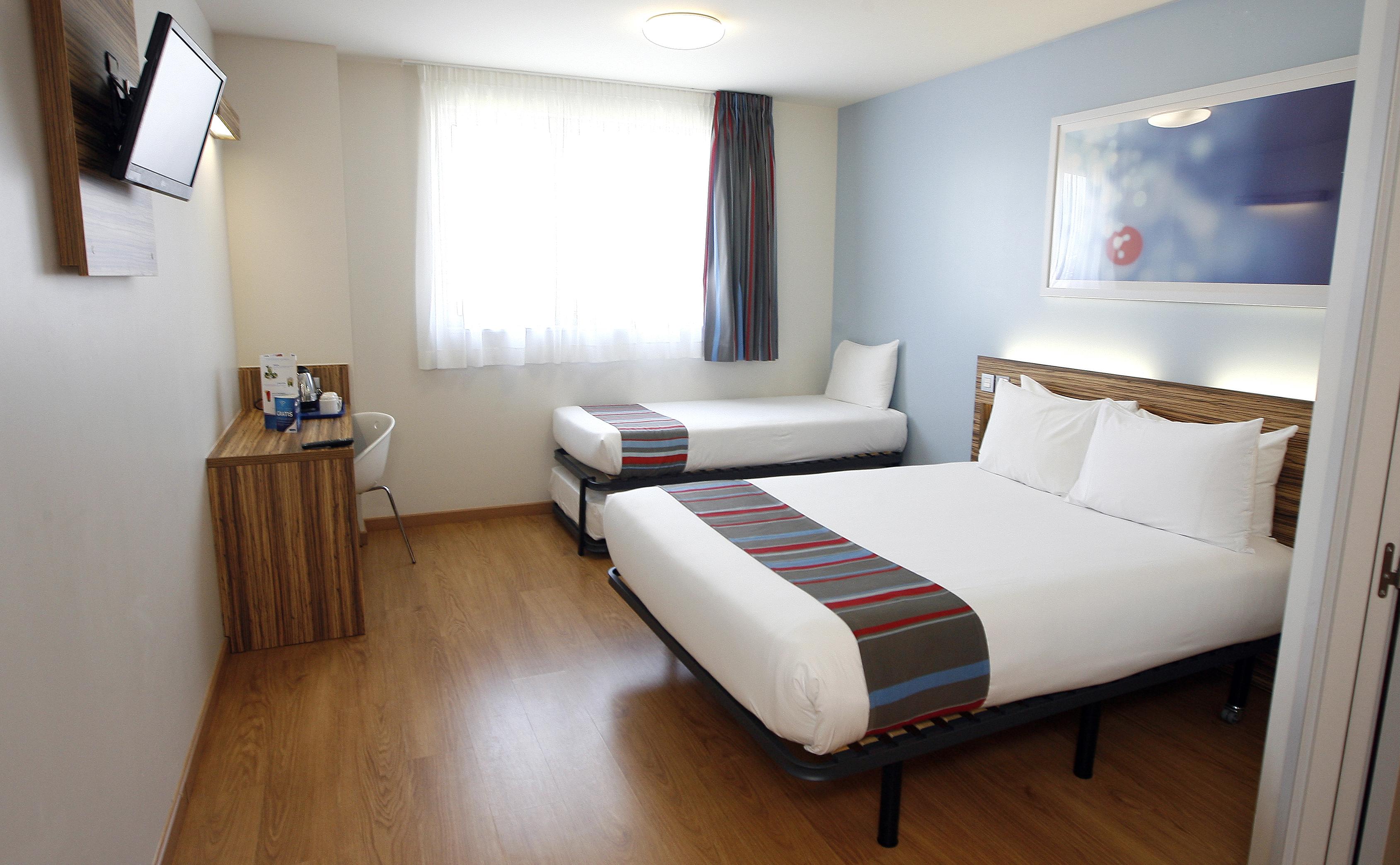 Travelodge Madrid Metropolitano Екстериор снимка