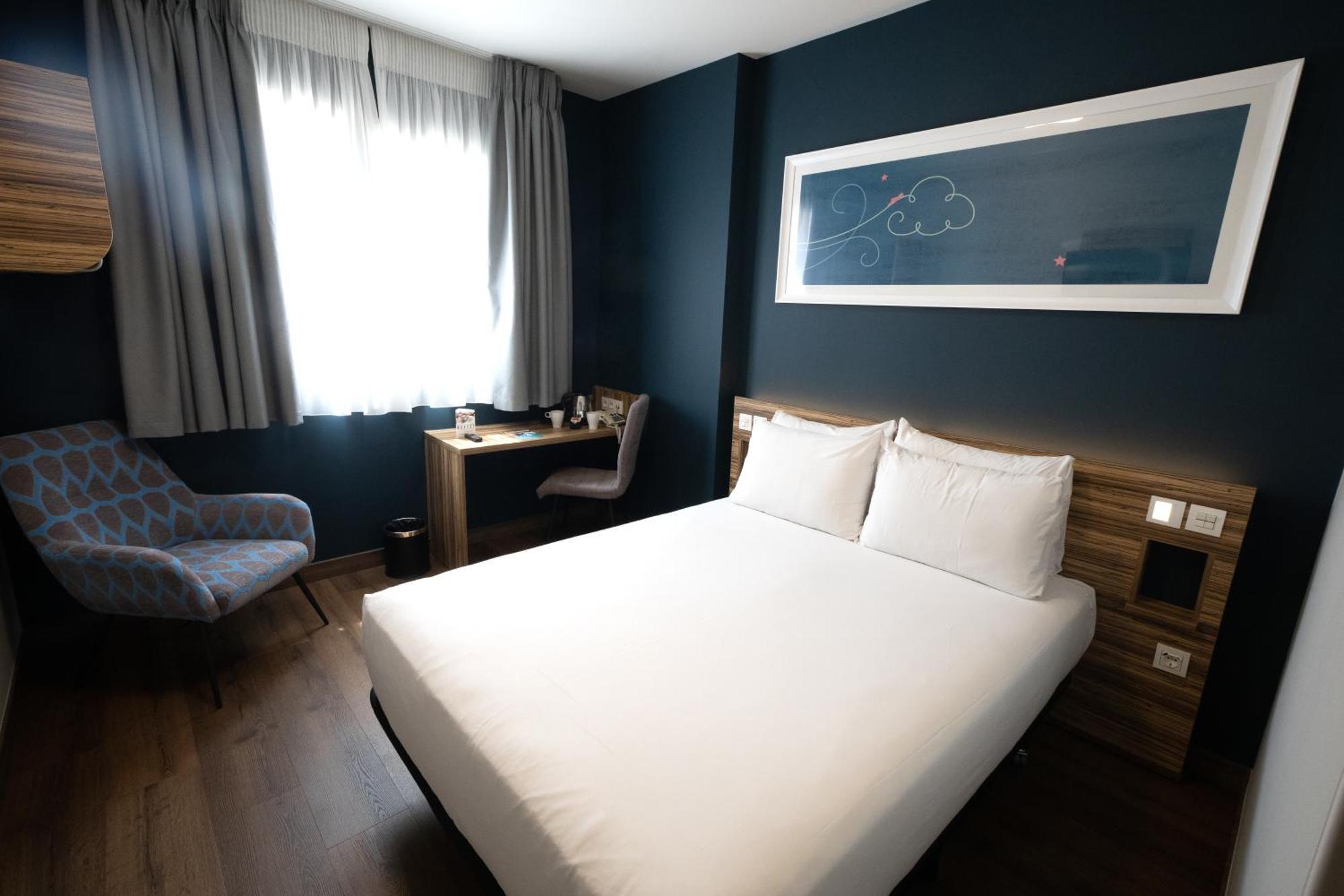 Travelodge Madrid Metropolitano Стая снимка