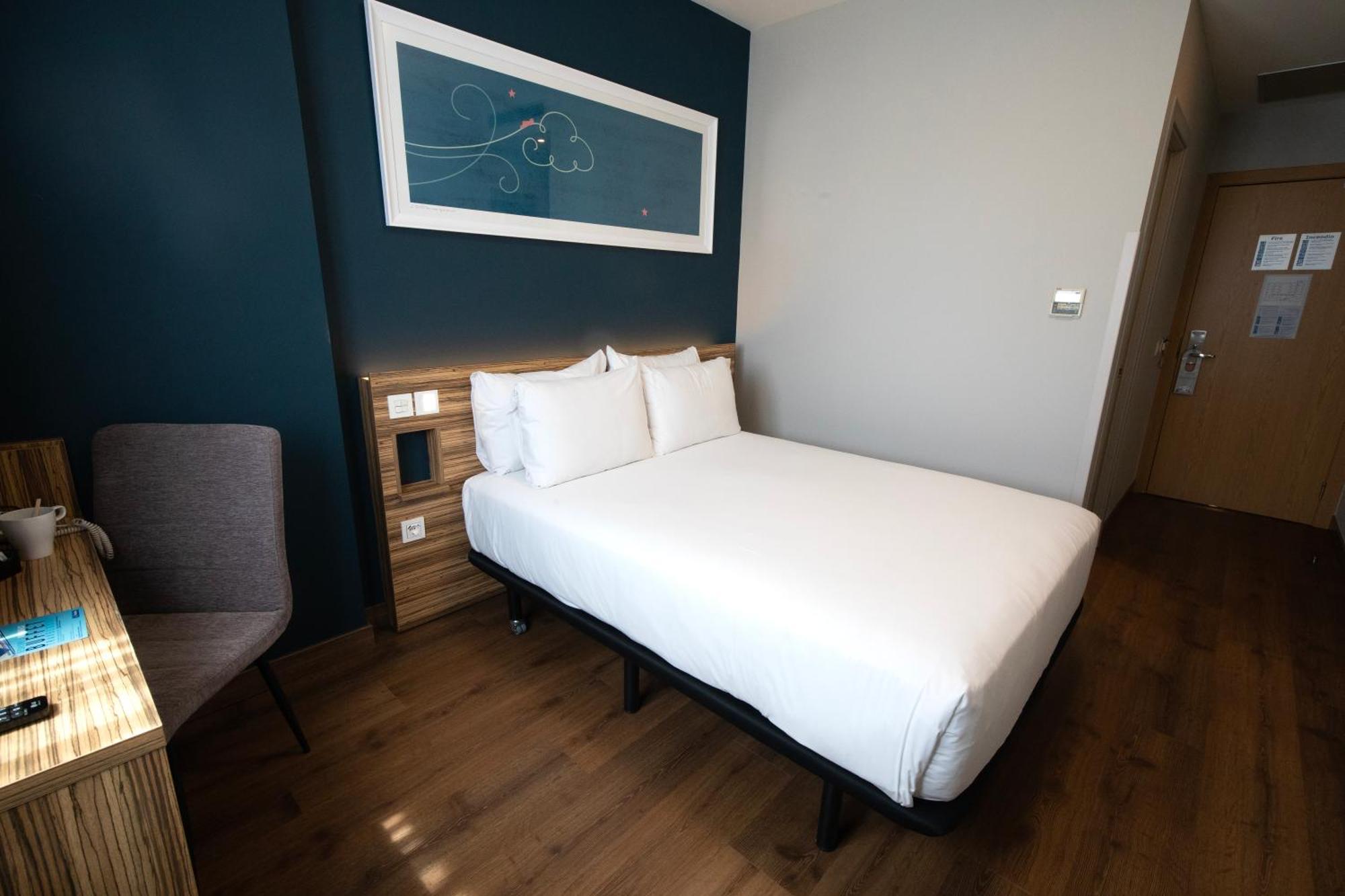 Travelodge Madrid Metropolitano Стая снимка