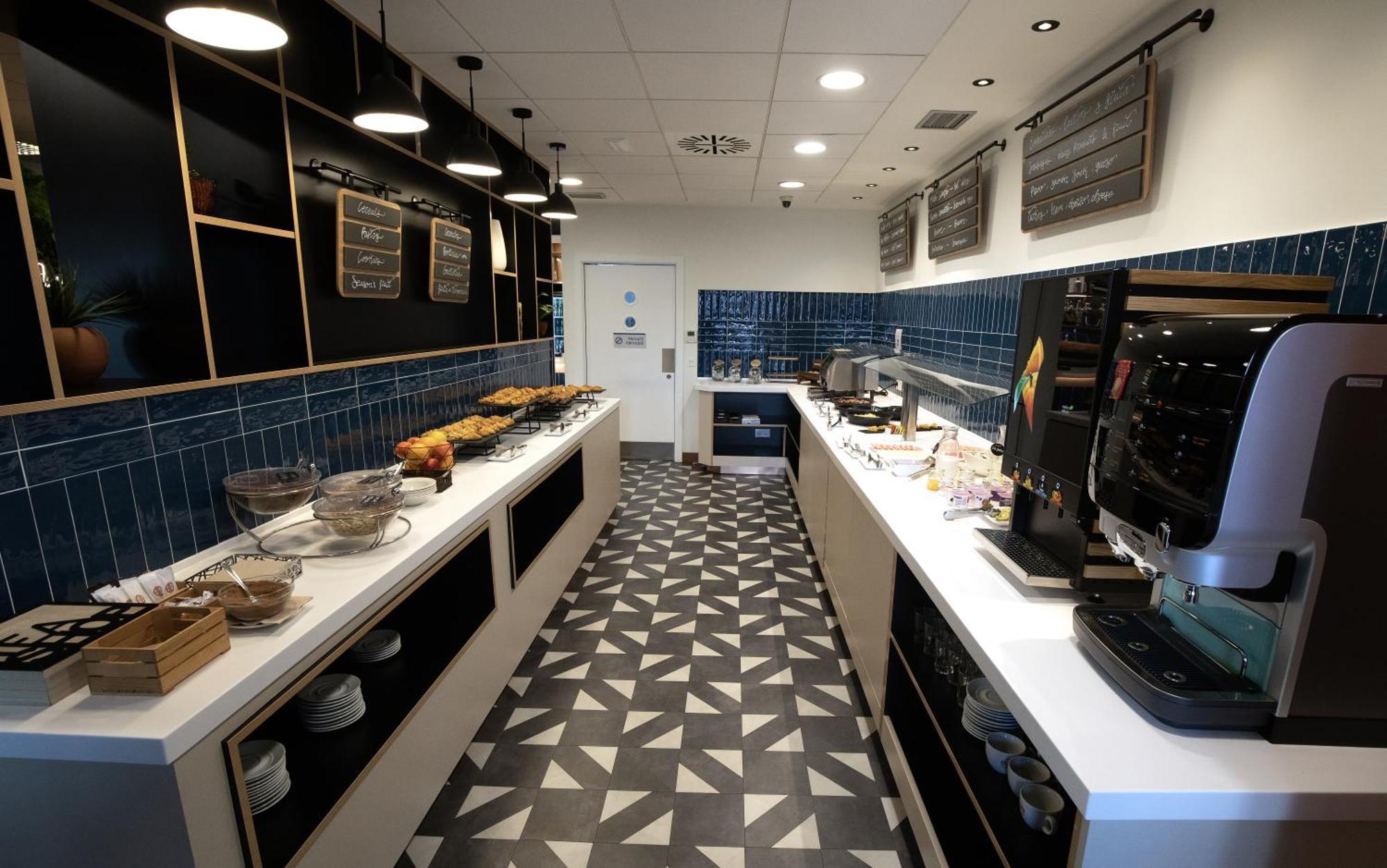 Travelodge Madrid Metropolitano Екстериор снимка