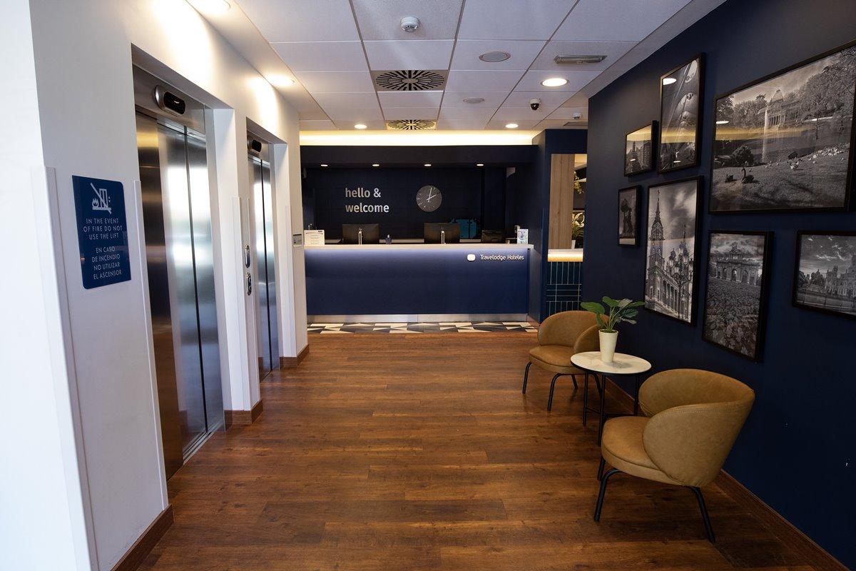 Travelodge Madrid Metropolitano Екстериор снимка